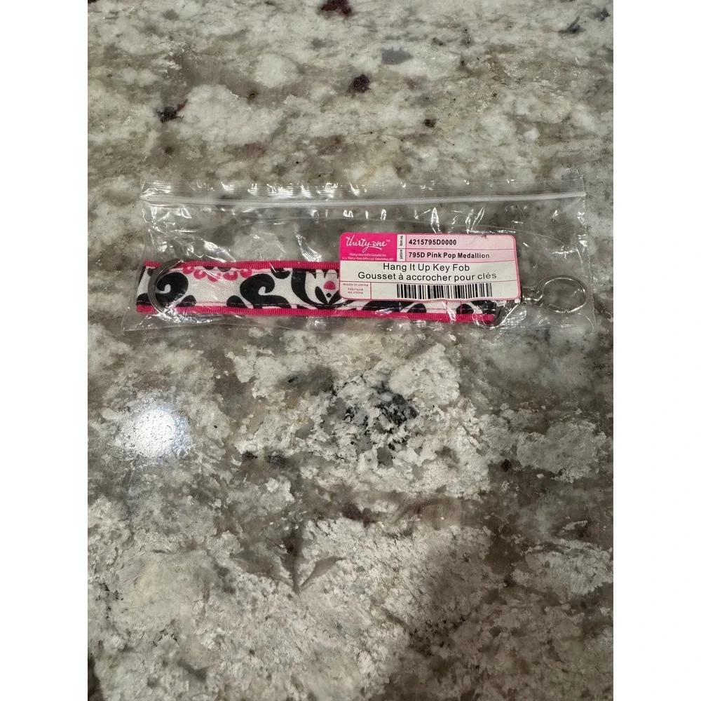 Thirty-One Hang It Up Key Fob Pink Pop Medallion 795D Keychain New